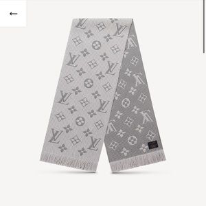 AUTHENTIC Louis Vuitton Logo mania scarf